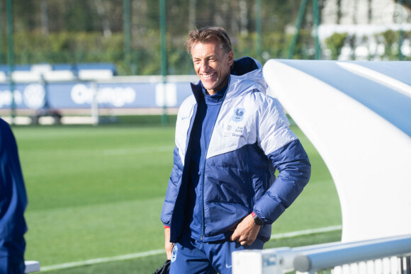 Hervé Renard - L'équipe de France féminine à l'entrainement à Clairefontaine, le 3 avril 2023. 