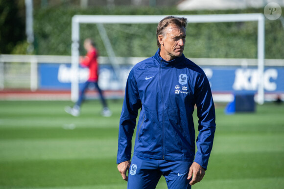 Par le passé, Hervé Renard a entraîné uniquement des équipes masculines
Hervé Renard - L'équipe de France féminine à l'entrainement à Clairefontaine, le 3 avril 2023. 