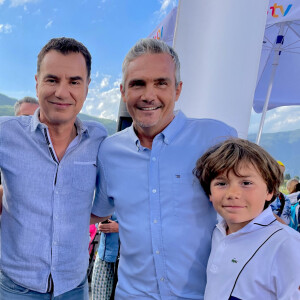 "Là aussi, ça se joue à un boyau", ajoute un internaute sur le ton de la blague
 
Alexis Pinturaud, Laurent Luyat, Richard Virenque et son fils Dario - Plateau de Vélo Club lors de la 17ème étape du Tour de France 2023 à Courchevel le 19 juillet 2023. © Fabien Faure/Bestimage