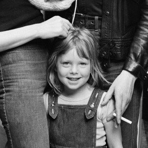 Jane Birkin, Serge Gainsbourg, Charlotte Gainsbourg et Kate Barry à Paris, France, le 15 septembre 1971.