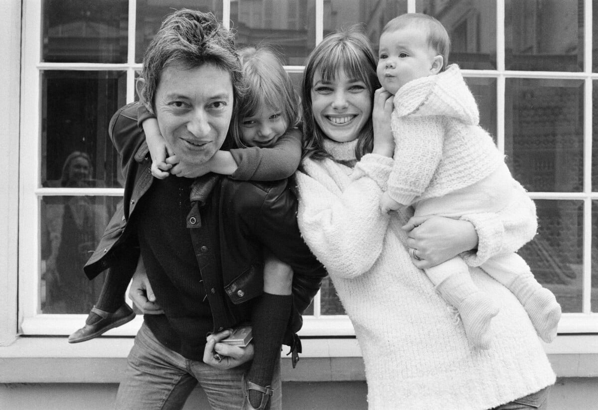 Photo Jane Birkin Serge Gainsbourg Charlotte Gainsbourg Et Kate Barry Paris France Le