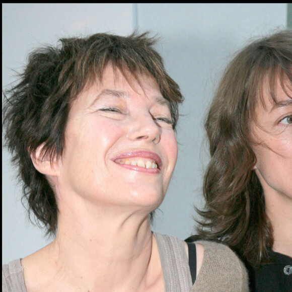 Jane Birkin, co-égérie de la saison avec sa fille Kate Barry, photographe de la saison. Soirée de lancement des collections Hiver 2007 de La Redoute à Paris au Couvent des Recollets.