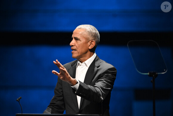 L'ancien président des États-Unis Barack Obama prend la parole lors du Sommet de la démocratie de Copenhague, le 10 juin 2022. 