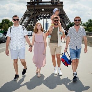 Exclusif - Christophe Beaugrand et son mari Ghislain ont invité à Paris Whitney, la mère porteuse de leur fils Valentin, et son mari Jacob pour une semaine en famille dans la capitale. Le 21 juin 2023. © Cyril Moreau / Bestimage