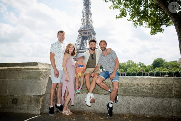 Exclusif - Christophe Beaugrand et son mari Ghislain ont invité à Paris Whitney, la mère porteuse de leur fils Valentin, et son mari Jacob pour une semaine en famille dans la capitale. Le 21 juin 2023. © Cyril Moreau / Bestimage