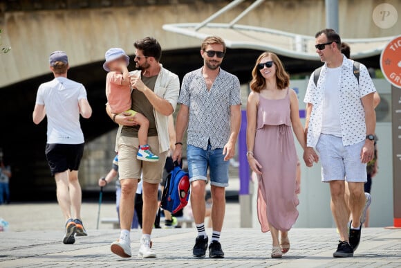 Exclusif - Christophe Beaugrand et son mari Ghislain ont invité à Paris Whitney, la mère porteuse de leur fils Valentin, et son mari Jacob pour une semaine en famille dans la capitale. Le 21 juin 2023. © Cyril Moreau / Bestimage