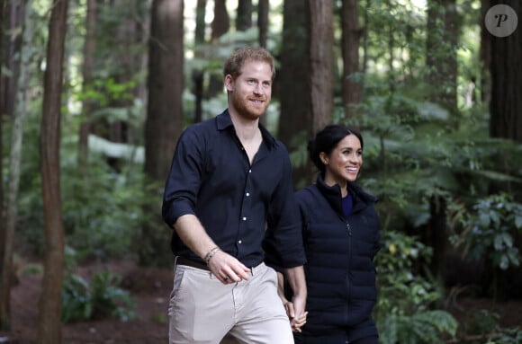 Le prince Harry, duc de Sussex et Meghan Markle, duchesse de Sussex (enceinte) visitent le site Redwoods Tree Walk à Rotorua, Nouvelle Zélande le 31 octobre 2018. 