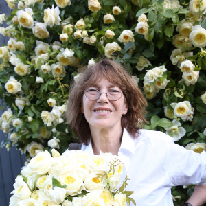 Jane Birkin a désormais une rose à son nom, le "Rosier Jane Birkin" présenté par Delbart Amnesty International au jardin des Tuileries à Paris le 4 Juin 2015.