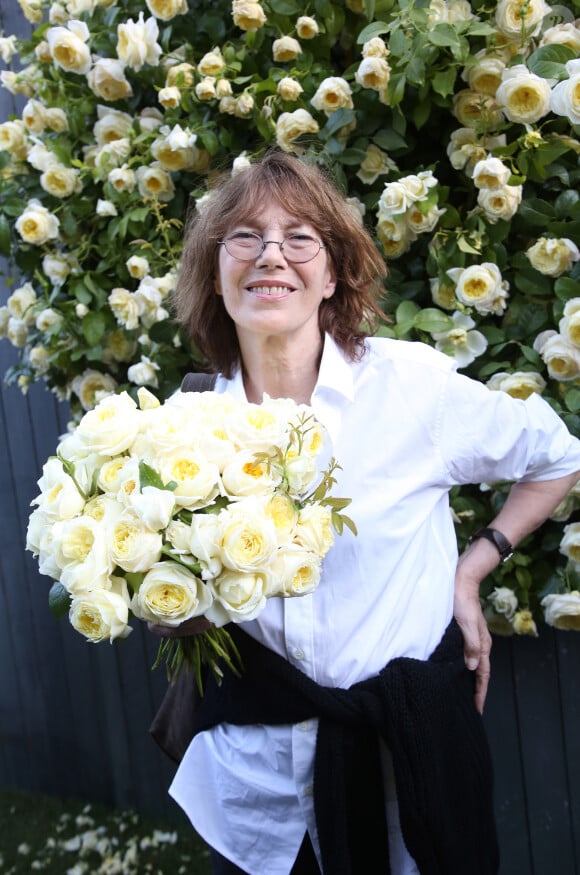 Jane Birkin a désormais une rose à son nom, le "Rosier Jane Birkin" présenté par Delbart Amnesty International au jardin des Tuileries à Paris le 4 Juin 2015.