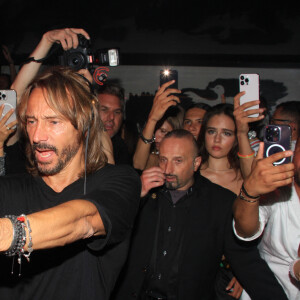 Bob Sinclar mixe aux platines devant ses enfants lors d'une soirée au VIP Room à Saint-Tropez le 26 juillet 2023. © Philippe Baldini/Bestimage 