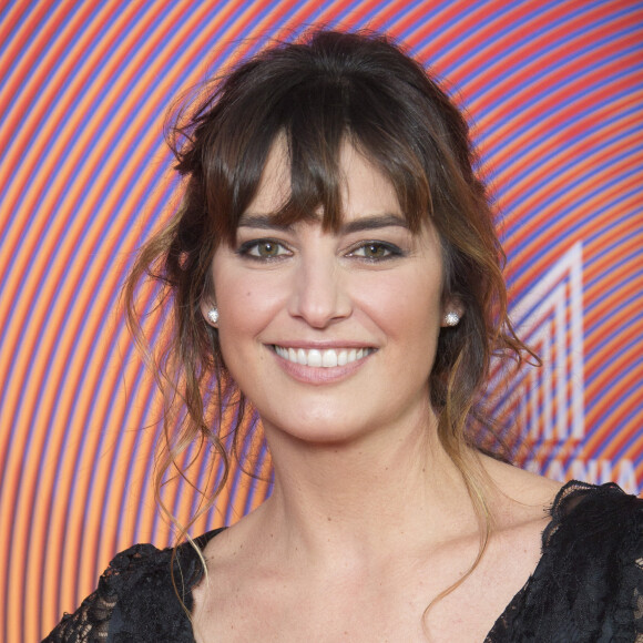 "Elle reçoit tellement d'amour ! Mais je ne veux pas brûler les étapes et lui faire peur. Je tiens à ce qu'elle garde son âme d'enfant", assure Laëtitia Milot.
Laëtitia Milot - Photocall de la soirée d'ouverture du Festival Séries Mania à Lille. Le 18 mars 2022 © Christophe Aubert via Bestimage 