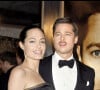 Un nouvel épisode dans la saga du divorce d'Angelina Jolie et Brad Pitt... et pas des moindres !
Angelina Jolie et Brad Pitt à l'avant-première du film "L'étrange histoire de Benjamin Button" au Mann's Village Theatrer de Westwood, à Los Angeles. © Alain Rolland / Maxima Prod / Bestimage
