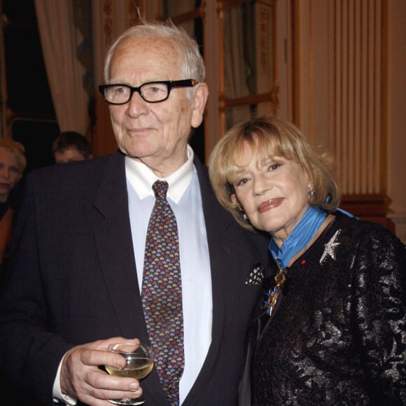 Et vécu notamment une folle histoire d'amour de quatre années avec le couturier Pierre Cardin.
Pierre Cardin et Jeanne Moreau en 2007 au ministère de la Cuture à Paris