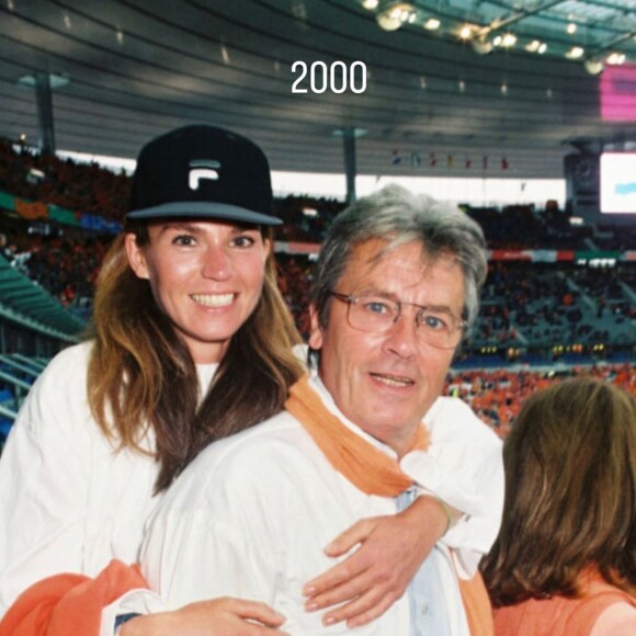 Anouchka partage des photos de ses parents Alain Delon et Rosalie en story.