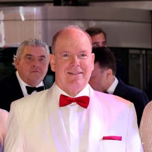 Camille Gottlieb, le prince Albert II de Monaco et la princesse Charlène de Monaco lors du 74ème Gala de la Croix-Rouge Monégasque, qui se tient dans la mythique Salle des Etoiles du Sporting Monte-Carlo à Monaco. Cette année l'ambassadeur du gala n'est autre que la rock star internationale Robbie Wiliams. En cette occasion Robbie Williams s'est produit en concert exclusif à la Salle des Etoiles. Monaco, le 29 juillet 2023. © Claudia Albuquerque/Bestimage 