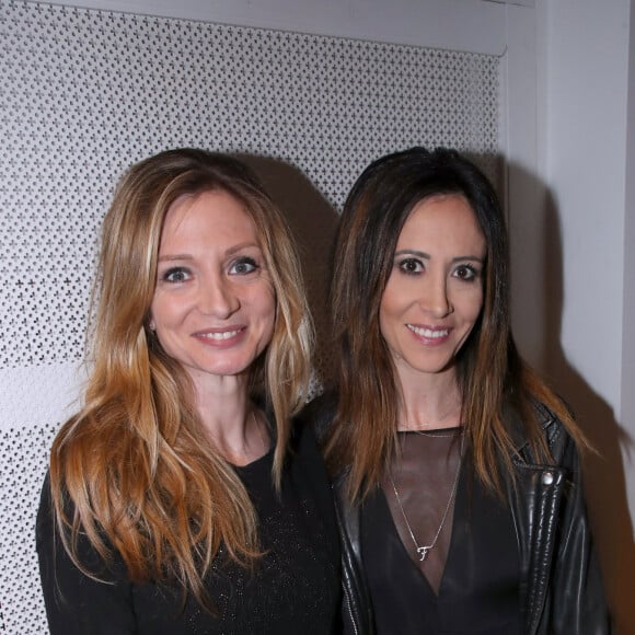 Exclusif - Fabienne Carat (D) et sa soeur Carole (G) - Cocktail après la première représentation de la pièce de théâtre " Un conseil d'Ami " au Studio Marigny à Paris, France. Le 12 Avril 2023. © Bertrand Rindoff / Bestimage