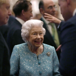 L'ancienne reine d'Angleterre est décédée à l'âge de 96 ans, après un règne record de 70 ans
La reine Elizabeth II d'Angleterre et Boris Johnson (Premier ministre du Royaume-Uni) - Réception du "Global Investment Conference" au château de Windsor, le 19 octobre 2021. 
