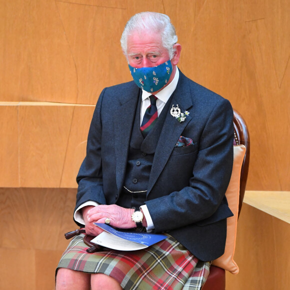 La reine Elizabeth II d'Angleterre, le prince Charles, prince de Galles, et Camilla Parker Bowles, duchesse de Cornouailles, au Parlement écossais à Edimbourg, Ecosse, Royaume Uni, le 2 octobre 2021. 
