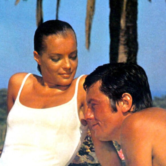 Alain Delon et Romy Schneider sur le tournage du film "La piscine".
