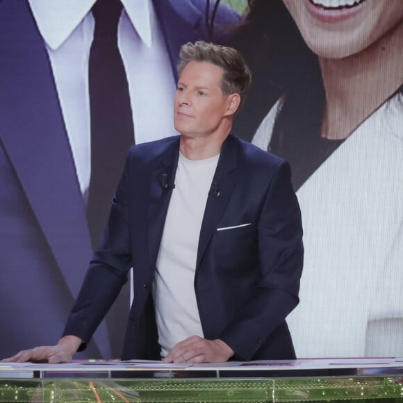 Et d'ajouter : "Je pense que les gens m'aiment mais le métier ne m'aime pas beaucoup. Donc je ne sais pas où on me reverra, je ne peux pas dire que je sois très sollicité et j'avoue que ça me fait de la peine". 
Exclusif - Matthieu Delormeau sur le plateau de l'émission TPMP People, enregistrée le 14 avril 2023, présentée par M.Delormeau et diffusée le 15 avril 2023, à Paris, France. © Jack Tribeca/Bestimage