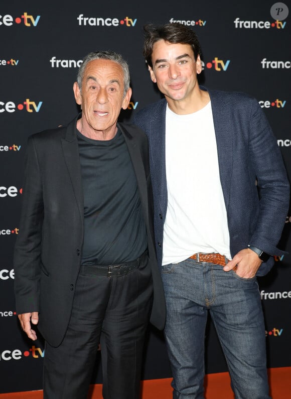 Thierry Ardisson et Julian Bugier au photocall pour la conférence de presse de rentrée de France TV à la Grande Halle de la Villette à Paris, France, le 11 juillet 2023. © Coadic Guirec/Bestimage 