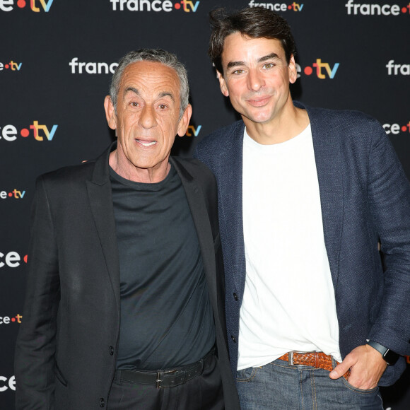 Thierry Ardisson et Julian Bugier au photocall pour la conférence de presse de rentrée de France TV à la Grande Halle de la Villette à Paris, France, le 11 juillet 2023. © Coadic Guirec/Bestimage 