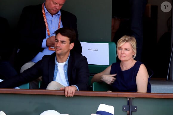 Julian Bugier et Anne-Elisabeth Lemoine - Personnalités dans les tribunes lors des internationaux de France de Roland Garros à Paris. Le 10 juin 2017. © Jacovides - Moreau / Bestimage 