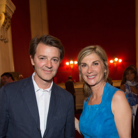 Exclusif - François Baroin et sa compagne Michèle Laroque - Présentation de la préparation du film "Jeux dangereux"au Théâtre de Paris le 15 juin 2015. A l'occasion de cette présentation, les comédiens Jean-Baptiste Maunier, Pascal Elbé et JoeyStarr ont fêter les 55 ans de Michèle Laroque devant un public conquis. Début février 2013, la comédienne Michèle Laroque faisait appel au public pour financer son projet de film "Jeux Dangereux" via la plateforme Touscoprod. 400 000 euros étaient nécessaires pour démarrer l'aventure : mission accomplie ! Ce projet de crowdfunding à la française a bénéficié du soutien de plus de 2 000 co-producteurs, anonymes, célébrités et entreprises, qui ont répondu à l'appel lancé par la comédienne via la plateforme Touscoprod.