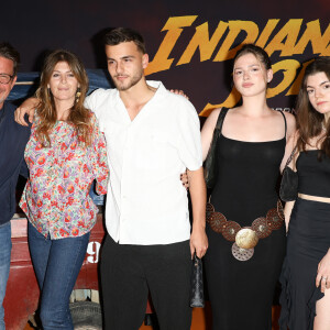 Benjamin Castaldi et sa femme Aurore Aleman, Simon Castaldi, Louise Aleman et Jade Aleman - Première du film "Indiana Jones et le Cadran de la destinée" au cinéma Le Grand Rex à Paris le 26 juin 2023. © Coadic Guirec/Bestimage