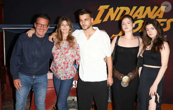 Benjamin Castaldi et sa femme Aurore Aleman, Simon Castaldi, Louise Aleman et Jade Aleman - Première du film "Indiana Jones et le Cadran de la destinée" au cinéma Le Grand Rex à Paris le 26 juin 2023. © Coadic Guirec/Bestimage