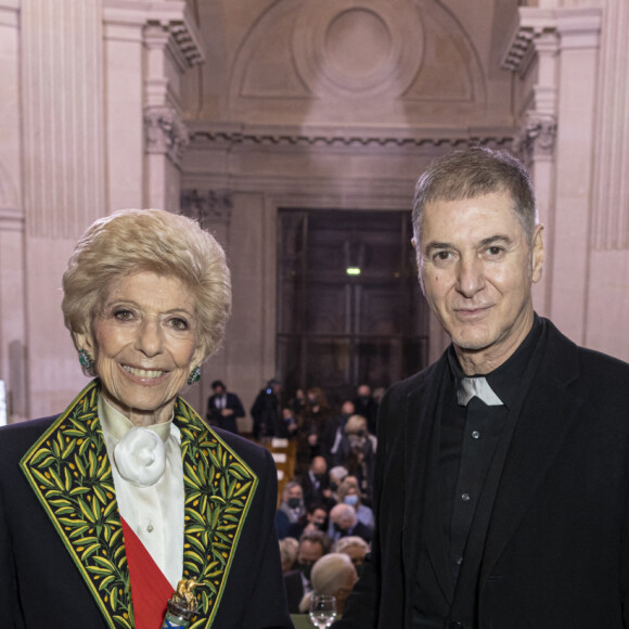 Exclusif - Hélène Carrère d'Encausse, Secrétaire perpétuel de l'Académie française et Etienne Daho lors de la remise de la Grande Médaille Française de la chanson française de l'Académie Française à E.Daho à Paris, France, le 2 décembre 2021. © Olivier Borde/Bestimage 