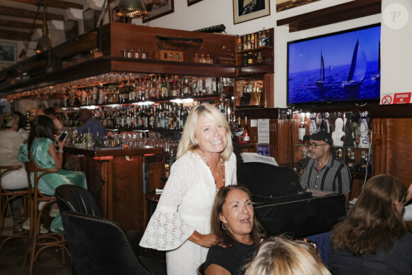 Exclusif - Pascale Perez, Béatrice Mangin lors du showcase de Marc Fichel à l'Hôtel Bar Le Sube à Saint-Tropez le 7 août 2023. © Jack Tribeca / Bestimage