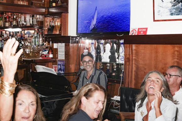 Le lundi 7 août, c'est d'ailleurs à l'hôtel Bar Le Sube qu'il fallait être pour assister au showcase de l'artiste Marc Fichel. 
Exclusif - Marc Fichel lors du showcase de Marc Fichel à l'Hôtel Bar Le Sube à Saint-Tropez le 7 août 2023. © Jack Tribeca / Bestimage