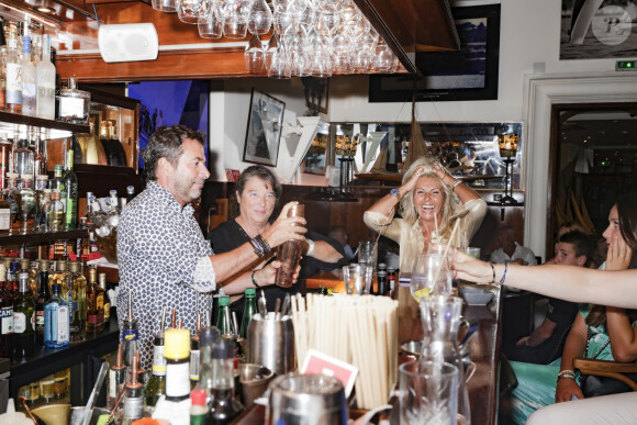 Exclusif - Bernard Montiel, Caroline Margeridon et Geneviève Walther lors du showcase de Marc Fichel à l'Hôtel Bar Le Sube à Saint-Tropez le 7 août 2023. © Jack Tribeca / Bestimage