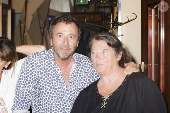 Exclusif - Bernard Montiel et Geneviève Walther lors du showcase de Marc Fichel à l'Hôtel Bar Le Sube à Saint-Tropez le 7 août 2023. © Jack Tribeca / Bestimage