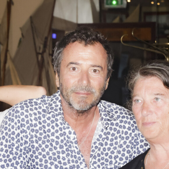 Exclusif - Bernard Montiel et Geneviève Walther lors du showcase de Marc Fichel à l'Hôtel Bar Le Sube à Saint-Tropez le 7 août 2023. © Jack Tribeca / Bestimage