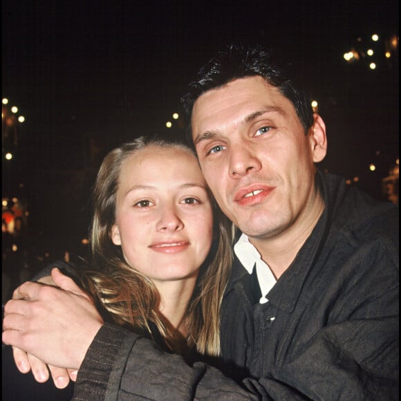 "Cette histoire est conne, mais c'est notre histoire. Une histoire qui a mis du temps à se terminer. On ne claque pas une porte comme ça."
Archives - Marc Lavoine et Sarah Poniatowski lors d'une soirée à Paris en 1994.