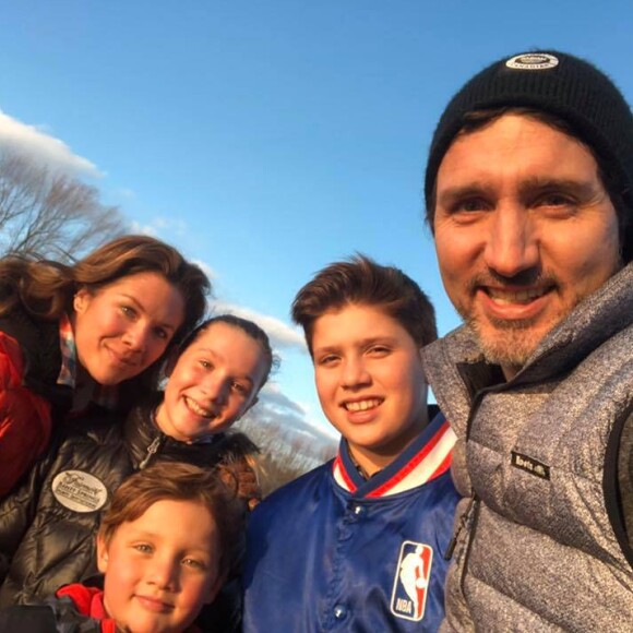 Le Premier ministre Justin Trudeau et son épouse Sophie Grégoire ont annoncé, sur les réseaux sociaux, qu'ils mettaient fin à leur mariage.
Justin Trudeau a passé le week-end de Pâques en famille dans sa résidence secondaire, au Québec. Avril 2020.