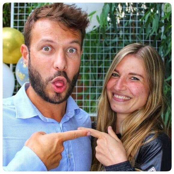 Ce jeudi 10 août 2023, Charline et Vivien ont annoncé leur rupture, après cinq années de vie commune, trois mariages et la naissance de leur fille Victoire en 2021.
Charline et Vivien (Mariés au premier regard) sont devenus les parents d'une petite Victoire au début de l'année 2021 - Instagram