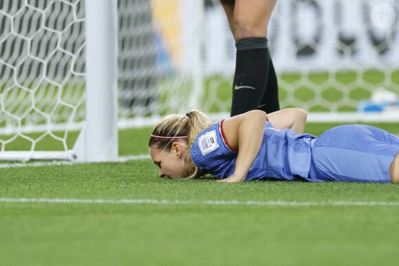 C'est un match qui était des plus attendus. Un quart de finale qui a opposé l'Équipe de France de football au pays hôte l'Australie en cette Coupe du monde féminine.
SPP - Coupe du Monde Féminine de la FIFA 2023 Quart de Finale Australie Vs France à Brisbane - Eugénie Le Sommer