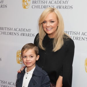 Face à ses ballons représentant son âge, Emma Buton fait un câlin à son fils, durant ces célébrations au coeur d'un restaurant, qui semblaient à la hauteur de l'évènement. 
Emma Bunton et son fils Beau Lee - Soirée des "British Academy BAFTA Children's Awards" à Londres. Le 23 novembre 2014