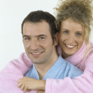 Archives - En France, à Paris, Jean Dujardin et Alexandra Lamy dans la série "Un gars, une fille" le 31 janvier 2002.