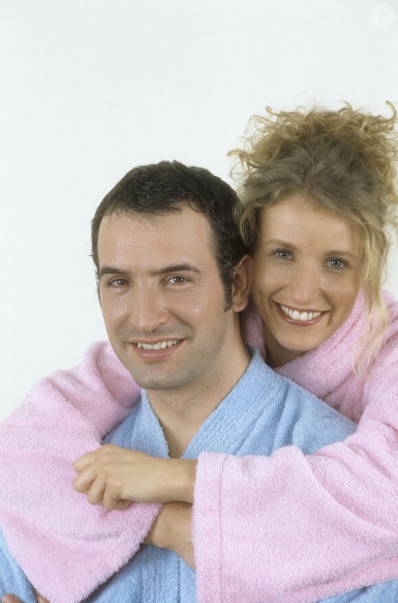 Archives - En France, à Paris, Jean Dujardin et Alexandra Lamy dans la série "Un gars, une fille" le 31 janvier 2002.