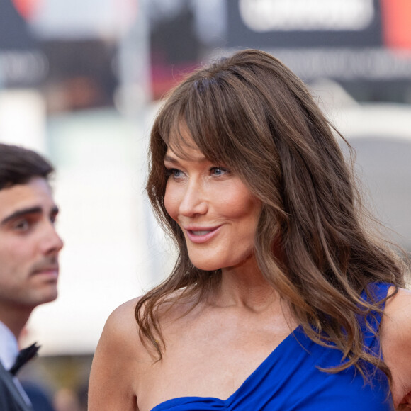 De plus en plus blonde, c'est une vraie préadolescente désormais.
Carla Bruni-Sarkozy - Montée des marches du film " Firebrand (Le jeu de la reine) " lors du 76ème Festival International du Film de Cannes, au Palais des Festivals à Cannes. Le 21 mai 2023 © Olivier Borde / Bestimage 