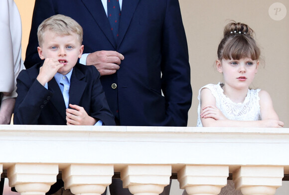 Et deux petits frères et soeurs, Jacques et Gabriella, qui vivent à Monaco avec leur père. 
Le prince héréditaire Jacques et la princesse Gabriella durant la célébration de la traditionnelle fête de la Saint Jean à Monaco le 23 juin 2023. © Claudia Albuquerque / Bestimage 