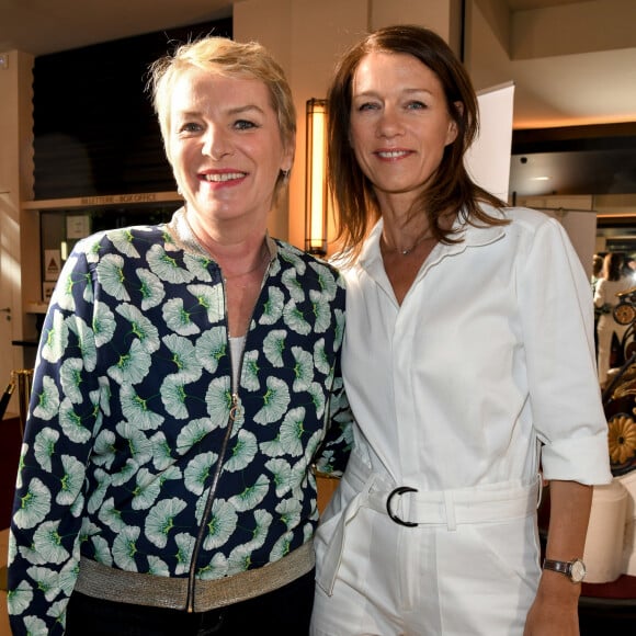 Eliise Lucet et Carole Gaessler au photocall de la conférence de presse de France 2 au théâtre Marigny à Paris le 18 juin 2019 © Coadic Guirec / Bestimage