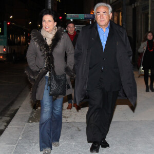 Dominique Strauss-Kahn et son ex-épouse Anne-Sinclair sortant de chez eux pour aller dîner à l'occassion de leur 20ème anniversaire de mariage, à Paris en 2011.