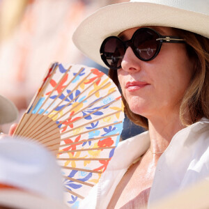 Elsa Zylberstein - Célébrités en tribunes lors des Internationaux de France de tennis de Roland Garros 2023 à Paris le 8 juin 2023. © Jacovides-Moreau/Bestimage 