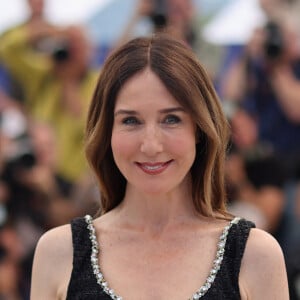 Elsa Zylberstein au photocall de "Club Zéro" lors du 76ème Festival International du Film de Cannes, au Palais des Festivals à Cannes, France, le 23 mai 2023. © Jacovides-Moreau/Bestimage 