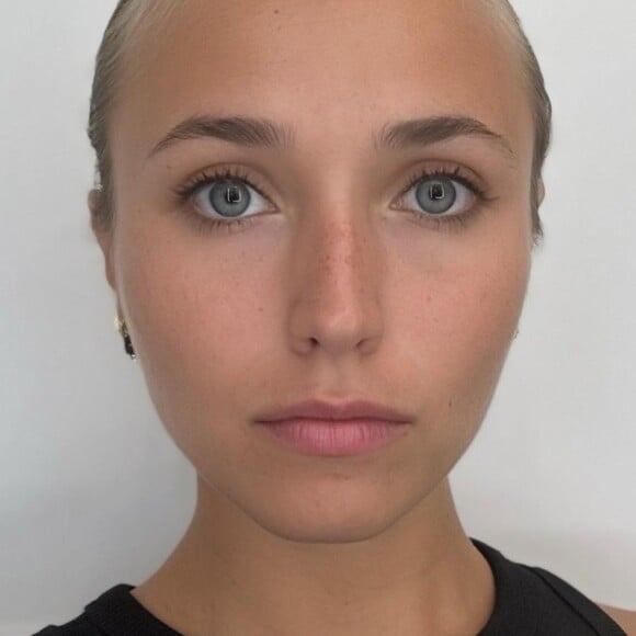 Chloé et Mado Jouannet ont les mêmes traits, qu'elles doivent à leur célèbre papa